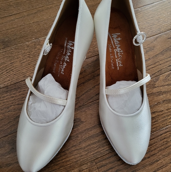 Ballroom shoes International - Picture 2 of 3